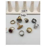 ASSORTED COSTUME RINGS, INCLUDES GOLD-TONE AND