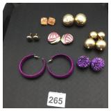 ASSORTED COSTUME EARRINGS, INCLUDES GLITTER