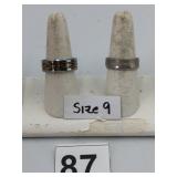 ASSORTED RINGS, INCLUDES TUNGSTEN CARBIDE BAND W/