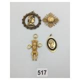ASSORTED COSTUME PENDANTS AND BROOCHES, INCLUDES