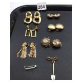 ASSORTED COSTUME JEWELRY, INCLUDES GOLD-TONE LINK