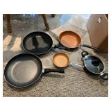 FARBERWARE AND ASSORTED NON-STICK FRYING PANS,