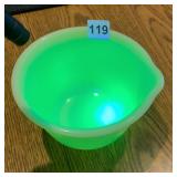 HAMILTON BEACH JADEITE MIXING BOWL, SPOUTED RIM,