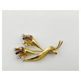 18K GOLD BROOCH, FLORAL DESIGN, SAPPHIRE AND