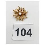 14K GOLD SCROLLWORK BROOCH, 3.0 GRAMS CENTRAL