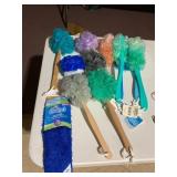 ASSORTED BATH ACCESSORIES, INCLUDES LONG-HANDLED