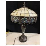 TIFFANY STYLE TABLE LAMP, STAINED GLASS DOME