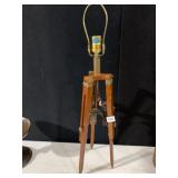 TRIPOD TABLE LAMP, WOOD CONSTRUCTION, BRASS