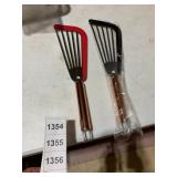 KITCHEN SPATULAS, SLOTTED DESIGN, COPPER-TONE