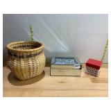 WOVEN SPLINT BASKET, ROUND FORM, CONTRASTING