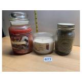 YANKEE CANDLE HOUSEWARMER, MAIN STAYS VANILLA