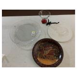ASSORTED DECORATIVE PLATES AND GLASSWARE,
