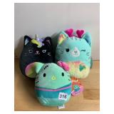 SQUISHMALLOWS PLUSH, INCLUDES HELLO KITTY,