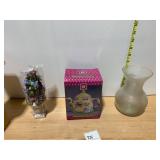 DECORATIVE TEA POT, FLORAL ARRANGEMENT, FROSTED