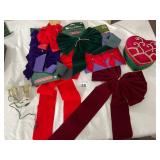 ASSORTED CHRISTMAS DECOR, INCLUDES VELVET BOWS,