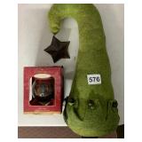 FELT DECOR W/ JINGLE BELLS, METAL STAR