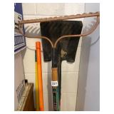 GARDEN TOOLS, INCLUDES SHOVELS, RAKES, YARD