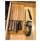 KITCHEN KNIVES, INCLUDES KITCHEN AID CHEF KNIFE,