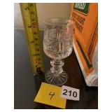 4 CRYSTAL CORDIAL GLASS, STARBURST AND DIAMOND CUT