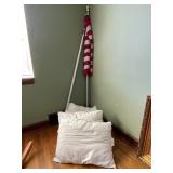 INCLUDES AMERICAN FLAG, FLAGPOLE, PILLOWS.