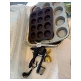 WILTON BAKING PANS, INCLUDES SILICONE MINI MUFFIN