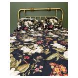 QUEEN SIZE COMFORTER SET AND PILLOWS