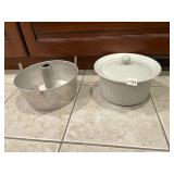 ALUMINUM TUBE PAN, WHITE CERAMIC COVERED