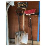 SNOW SHOVEL W/ PLASTIC BLADE, GARDEN SHOVEL W/