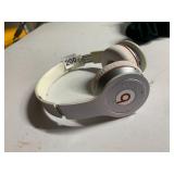 BEATS BY DRE WIRELESS HEADPHONES, WHITE FINISH.