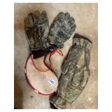 GATES CAMOUFLAGE HUNTING GLOVES, LEATHER PALM