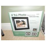 DIGITAL PHOTO 8" IN BOX