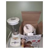 SNOWCONE MAKER AND BLENDER