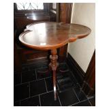 MAHOGANY CLOVER LEAF 3 LEG TABLE 27" H X 21"