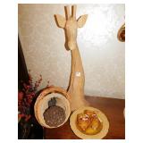 WOOD GIRAFFE 25" H AND BASKETS