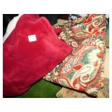 SOFT BLANKET BURGUNDY AND OTHER PLUS PILLOWS