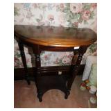 WALNUT FLATWALL TABLE