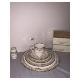 Noritake Berrymore pattern china including: 3