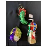 Hot Air Balloon santa, Peacock no hanger, Pickle