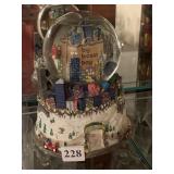 Snow globe musical 8" H
