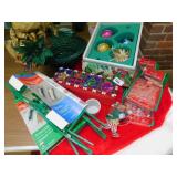 CHRISTMAS INCL SKIRT, ORD, SEQUIN BOX, RED WHITE