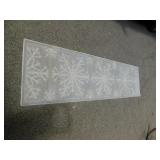 SNOW FLAKE DESIGN RUG RUNNER 2FT 2" BY 7FT 6"