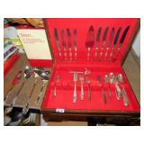 FLATWEAR SET 9 MATCHING KNIVES 1 BUTTER, 5