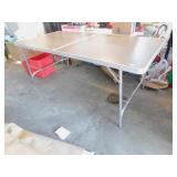 METAL FOLDING TABLE