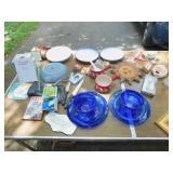 GROUP INCLUDING DISHES, BOWLS, PLAQUES AND MISC