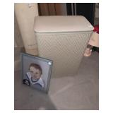 HAMPER AND PASTEL OF BABY