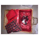 PICNIC BASKET WITH TABLE CLOTH