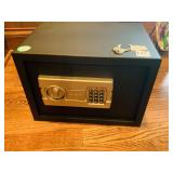 SMALL STACK ON SAFE PUSH BUTTON FRONT WITH KEY