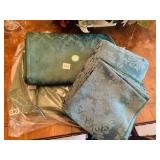 DARK GREEN TABLE CLOTHES, NAPKINS AND PLACEMATS