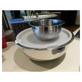 LARGE S/S MIXING BOWL WITH LID AND 10 QT. BOWL