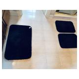 GROUP O F 6 BATHROOM RUGS - 4 - 17X 24" & 2 - 21"